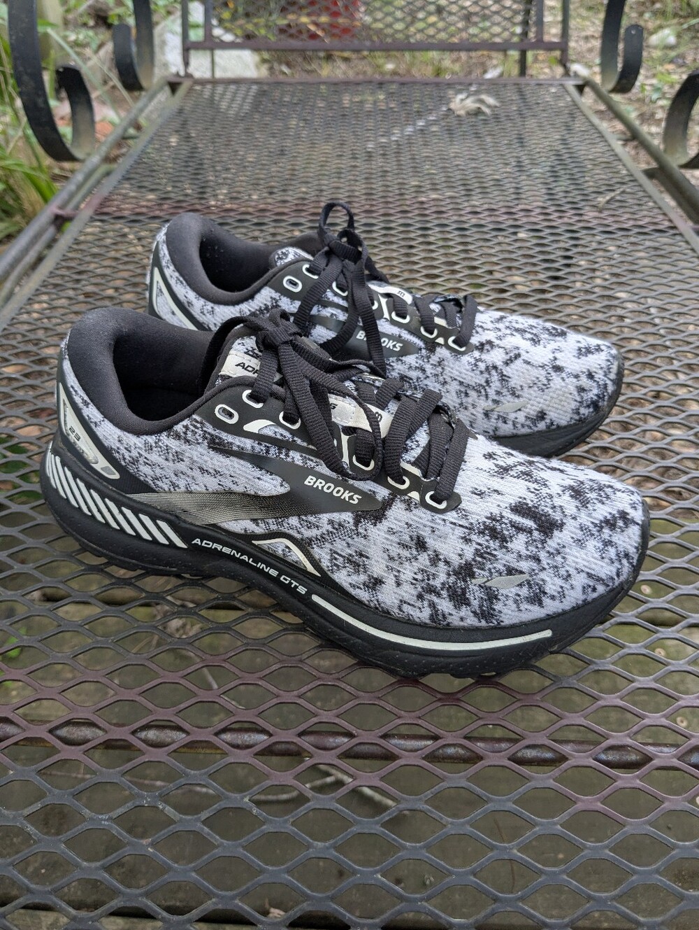 Brooks Adrenaline GTS 23 Running Sneakers In Black Gray White Women's Size 7 - Picture 11 of 11